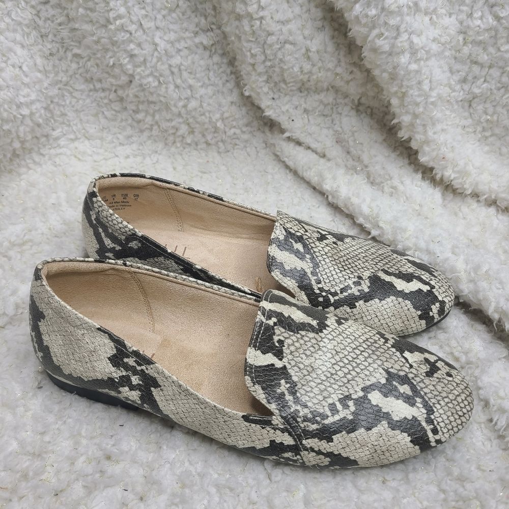 SoulΒ Naturalizer AshleyβPythonβ Print Loafers sizeβ10